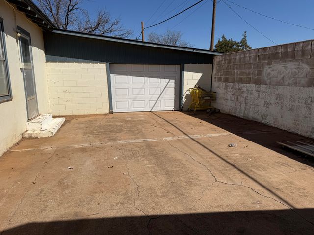 1613 N 3rd Street, Tahoka, TX 79373