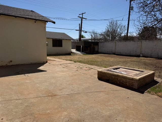 1613 N 3rd Street, Tahoka, TX 79373