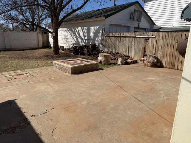 1613 N 3rd Street, Tahoka, TX 79373