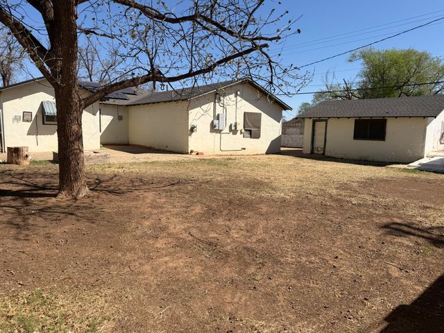 1613 N 3rd Street, Tahoka, TX 79373