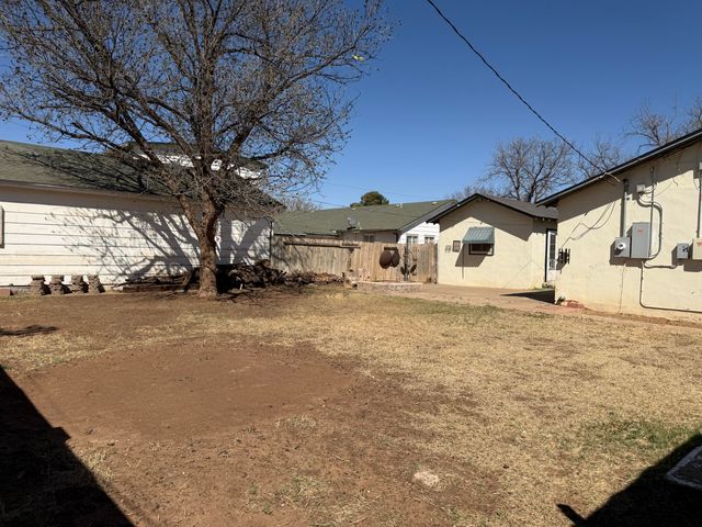 1613 N 3rd Street, Tahoka, TX 79373