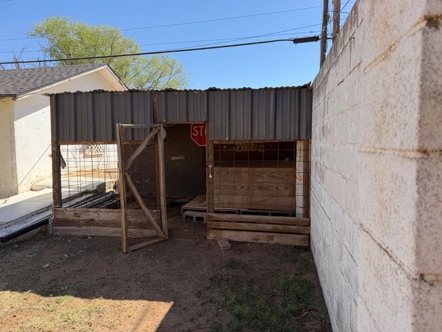 1613 N 3rd Street, Tahoka, TX 79373