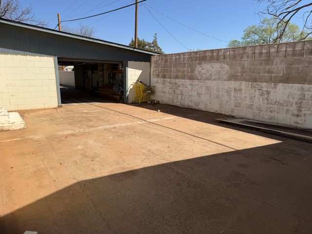 1613 N 3rd Street, Tahoka, TX 79373