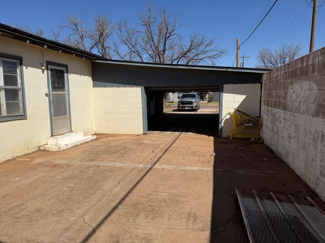 1613 N 3rd Street, Tahoka, TX 79373