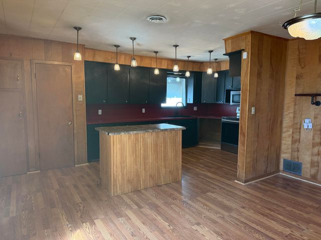 1613 N 3rd Street, Tahoka, TX 79373
