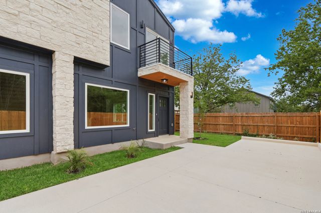 2111 VIRGINIA BLVD, San Antonio, TX 78203