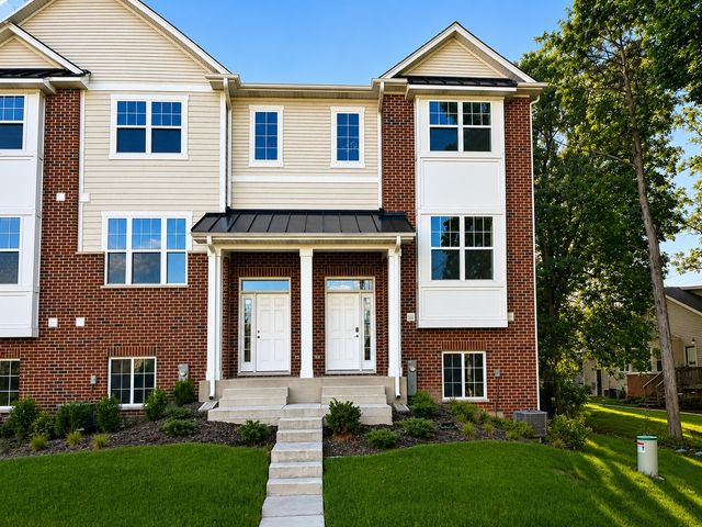 186 N East River Road, Des Plaines, IL 60016