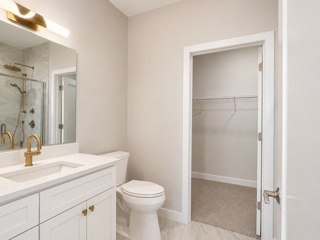 186 N East River Road, Des Plaines, IL 60016