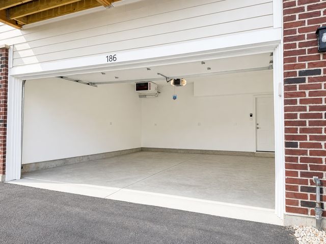 186 N East River Road, Des Plaines, IL 60016