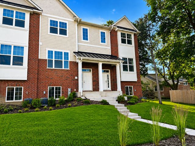 186 N East River Road, Des Plaines, IL 60016