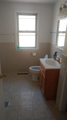 6104 N Oakley Avenue, Chicago, IL 60659