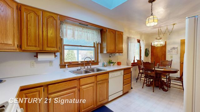 2430 Meadowbrook Lane, Clio, MI 48420