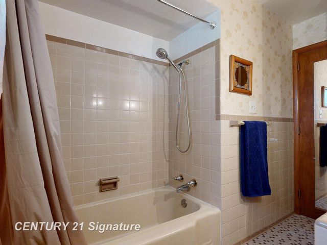 2430 Meadowbrook Lane, Clio, MI 48420