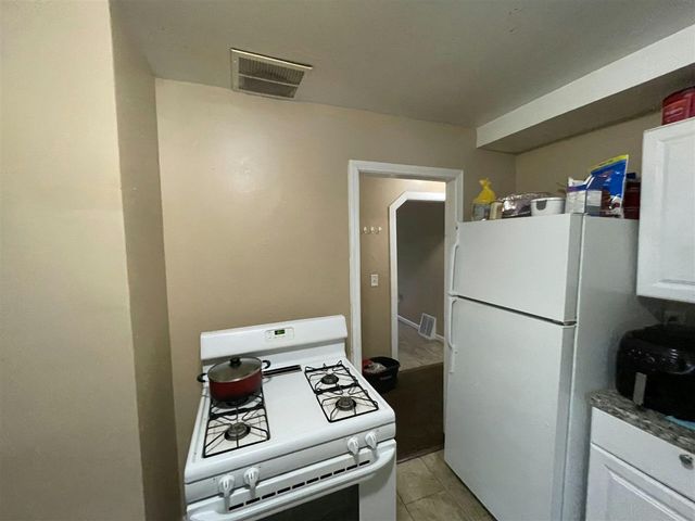 14382 Dolphin Street, Detroit, MI 48223