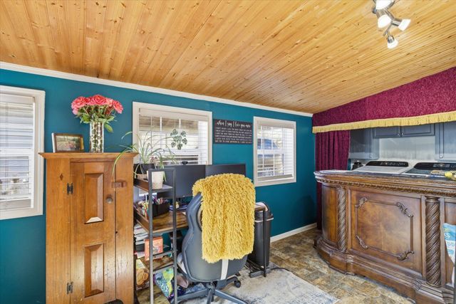 2337 S Holland Avenue, Springfield, MO 65807