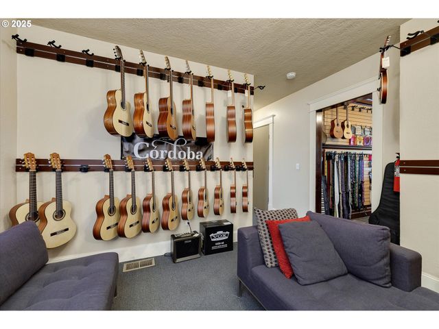 835 N MAIN Ave, Gresham, OR 97030