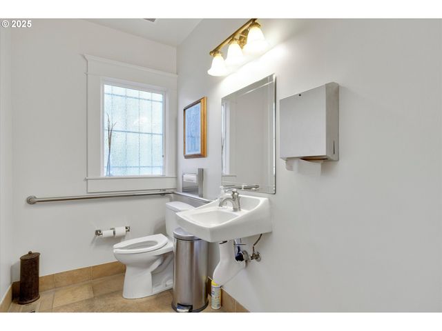 835 N MAIN Ave, Gresham, OR 97030