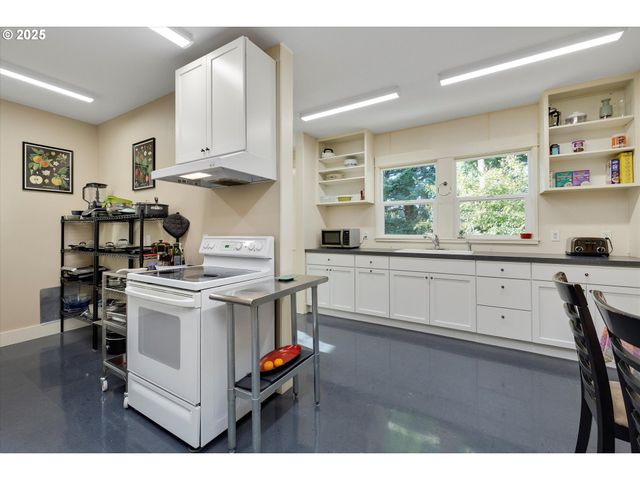 835 N MAIN Ave, Gresham, OR 97030