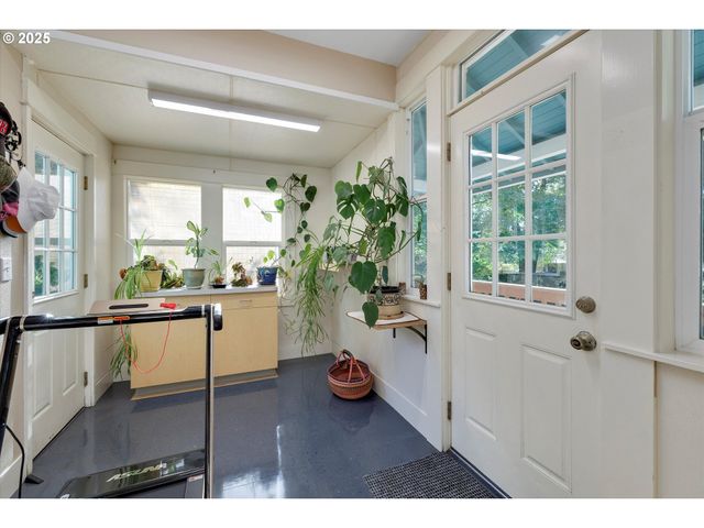 835 N MAIN Ave, Gresham, OR 97030