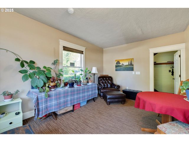 835 N MAIN Ave, Gresham, OR 97030