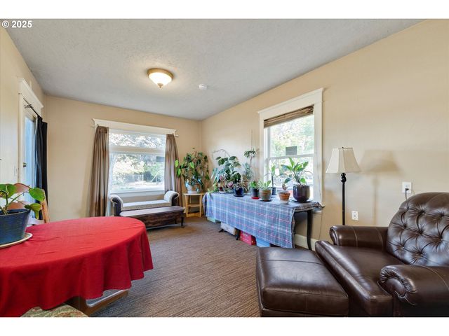 835 N MAIN Ave, Gresham, OR 97030