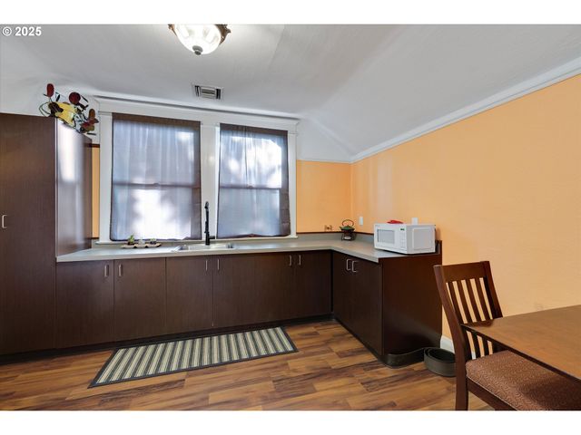 835 N MAIN Ave, Gresham, OR 97030