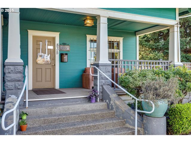 835 N MAIN Ave, Gresham, OR 97030