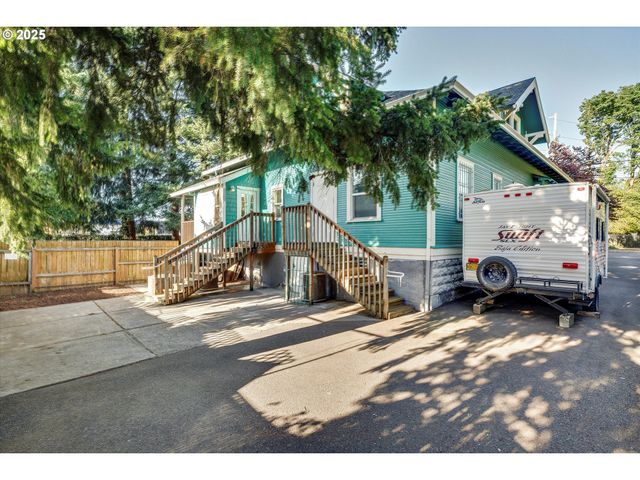 835 N MAIN Ave, Gresham, OR 97030