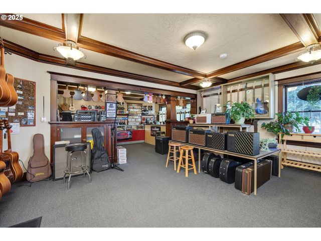 835 N MAIN Ave, Gresham, OR 97030