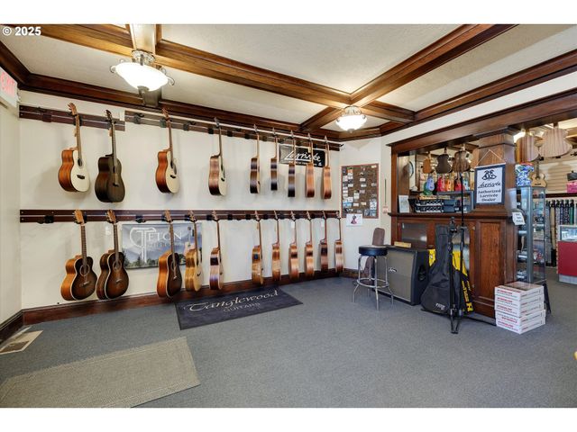 835 N MAIN Ave, Gresham, OR 97030