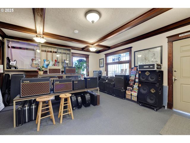 835 N MAIN Ave, Gresham, OR 97030