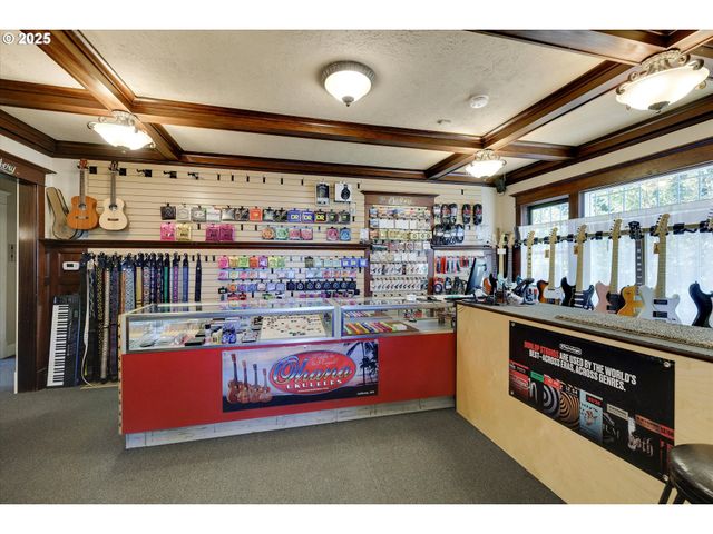 835 N MAIN Ave, Gresham, OR 97030