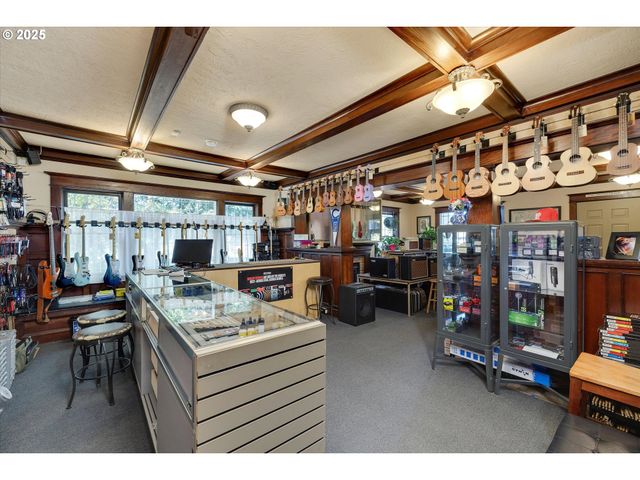 835 N MAIN Ave, Gresham, OR 97030