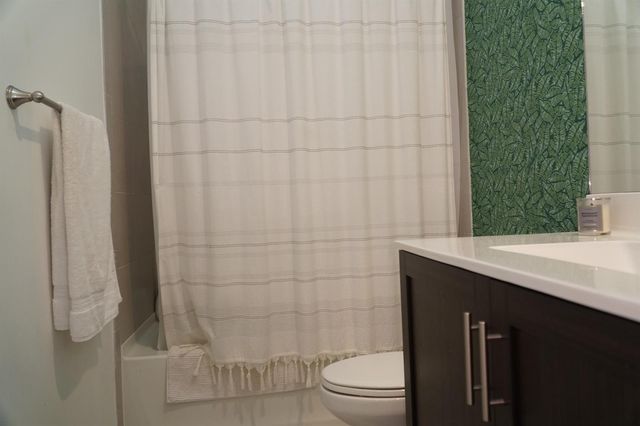 21435 NE 2nd Place, Miami, FL 33161