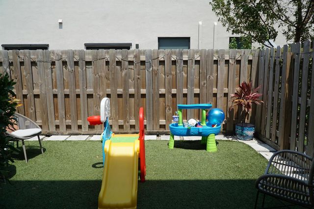 21435 NE 2nd Place, Miami, FL 33161