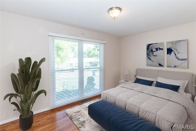 11668 Holly Springs Drive, St Louis, MO 63146