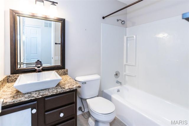 11668 Holly Springs Drive, St Louis, MO 63146