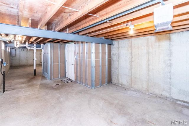 11668 Holly Springs Drive, St Louis, MO 63146