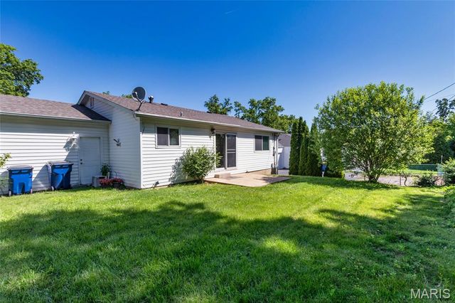 11668 Holly Springs Drive, St Louis, MO 63146