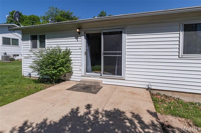 11668 Holly Springs Drive, St Louis, MO 63146