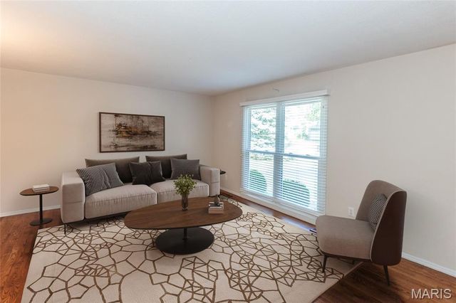 11668 Holly Springs Drive, St Louis, MO 63146
