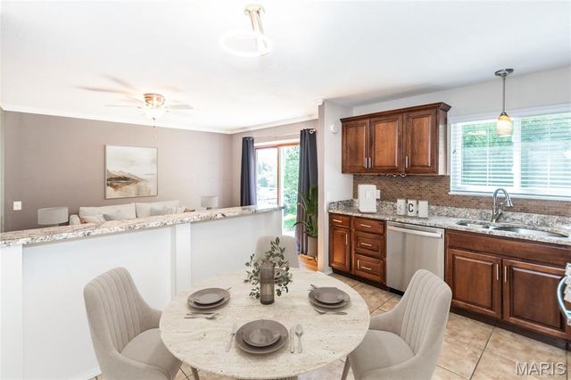 11668 Holly Springs Drive, St Louis, MO 63146