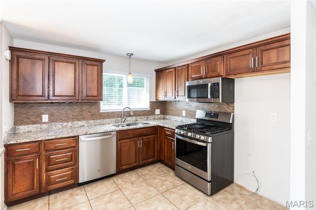 11668 Holly Springs Drive, St Louis, MO 63146