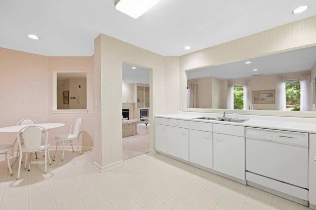 770 Salisbury St 555, Worcester, MA 01609