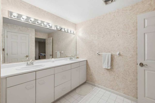 770 Salisbury St 555, Worcester, MA 01609