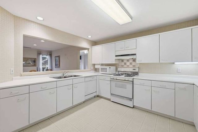 770 Salisbury St 555, Worcester, MA 01609
