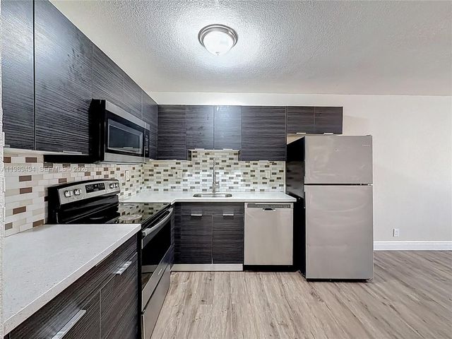 1800 NW 52nd Ave 1800, Lauderhill, FL 33313