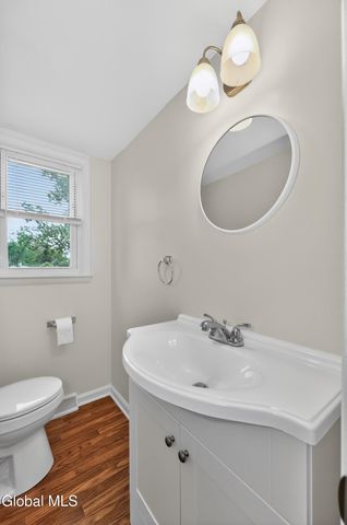 30 Commodore Street, Colonie, NY 12205