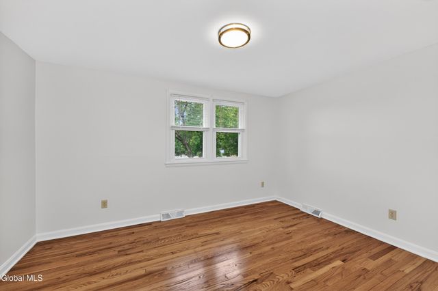 30 Commodore Street, Colonie, NY 12205