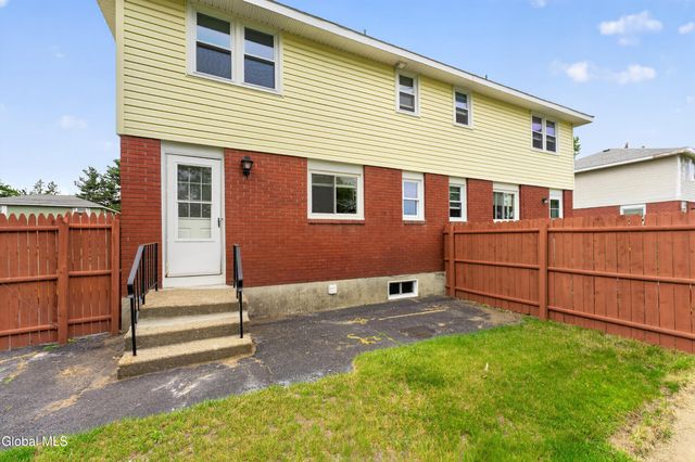30 Commodore Street, Colonie, NY 12205